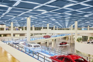 探秘工業之美 青少年寶馬工廠之行，手繪夢想與光影的交織