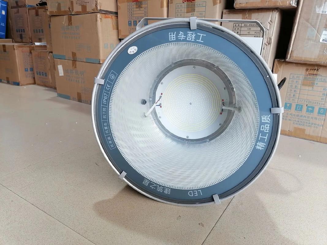 廣東鴻光照明南寧運營中心工程塔吊燈系列 專業批發，點亮建筑之光